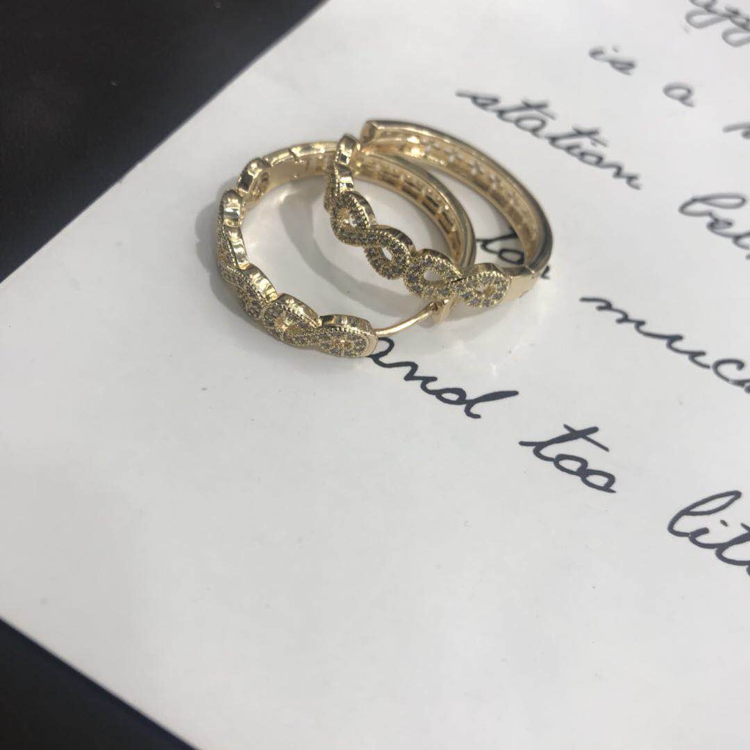 European and American exaggerated large circle earrings, feminine charm, circular earrings, simple stud earrings, Korean version circular ear rings Specification image