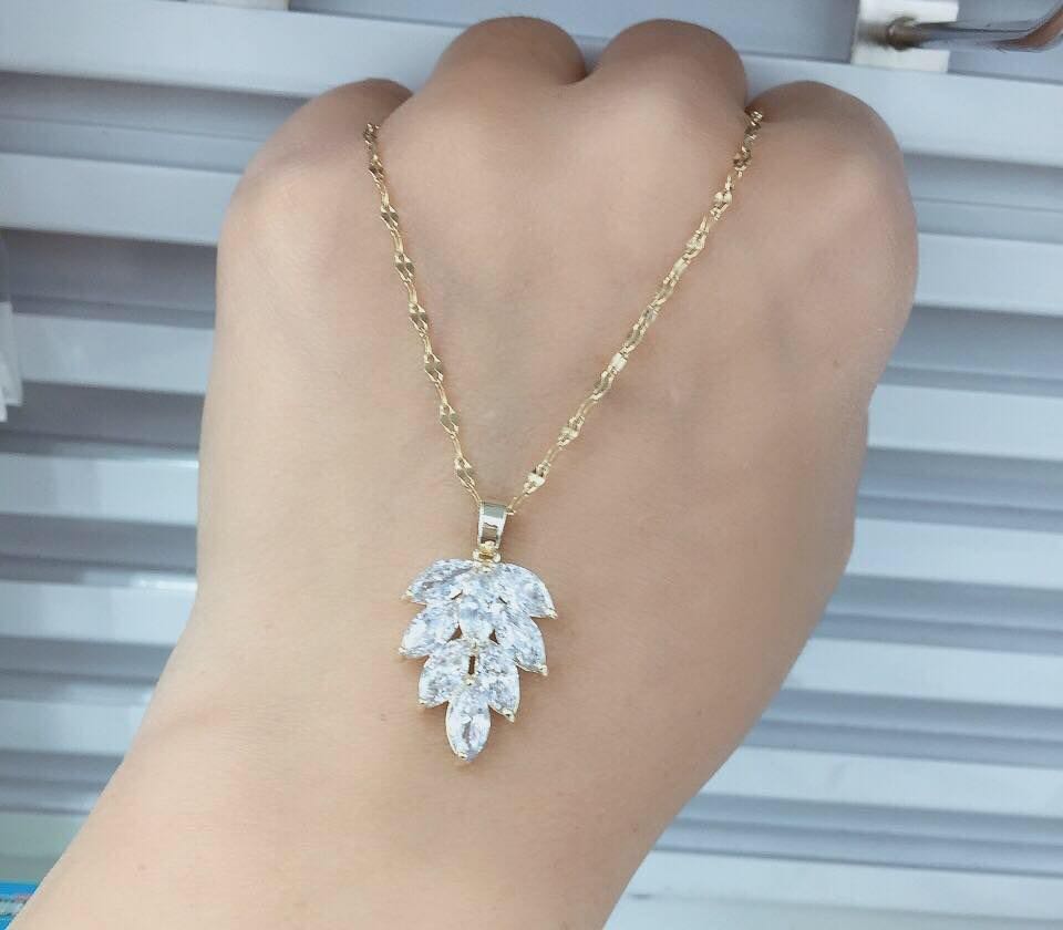 超闪锆石吊坠项链时尚气质简约项链不锈钢饰品女士百搭保色饰品