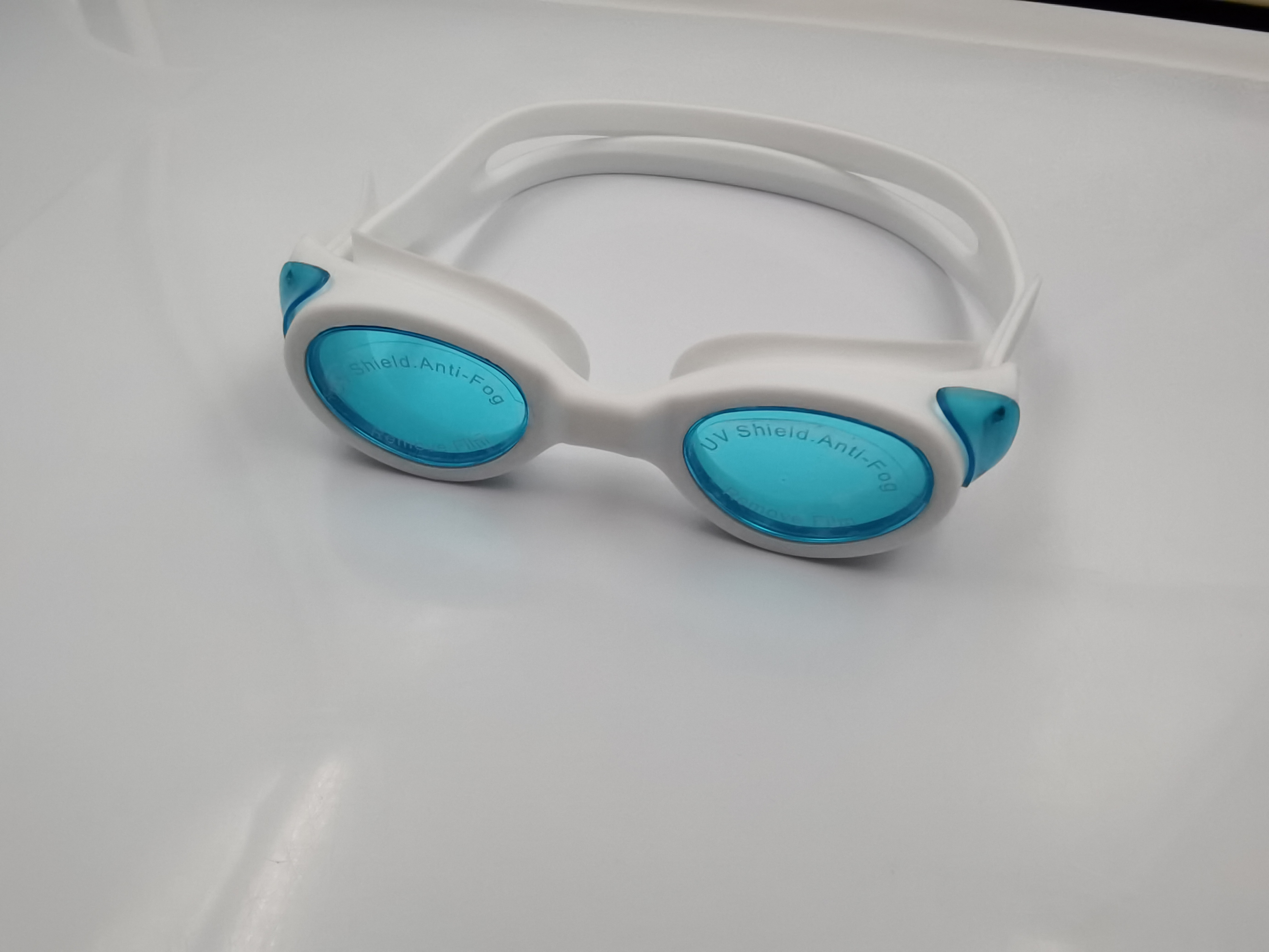 高档泳镜硅胶可调节头带耐磨镜片防雾