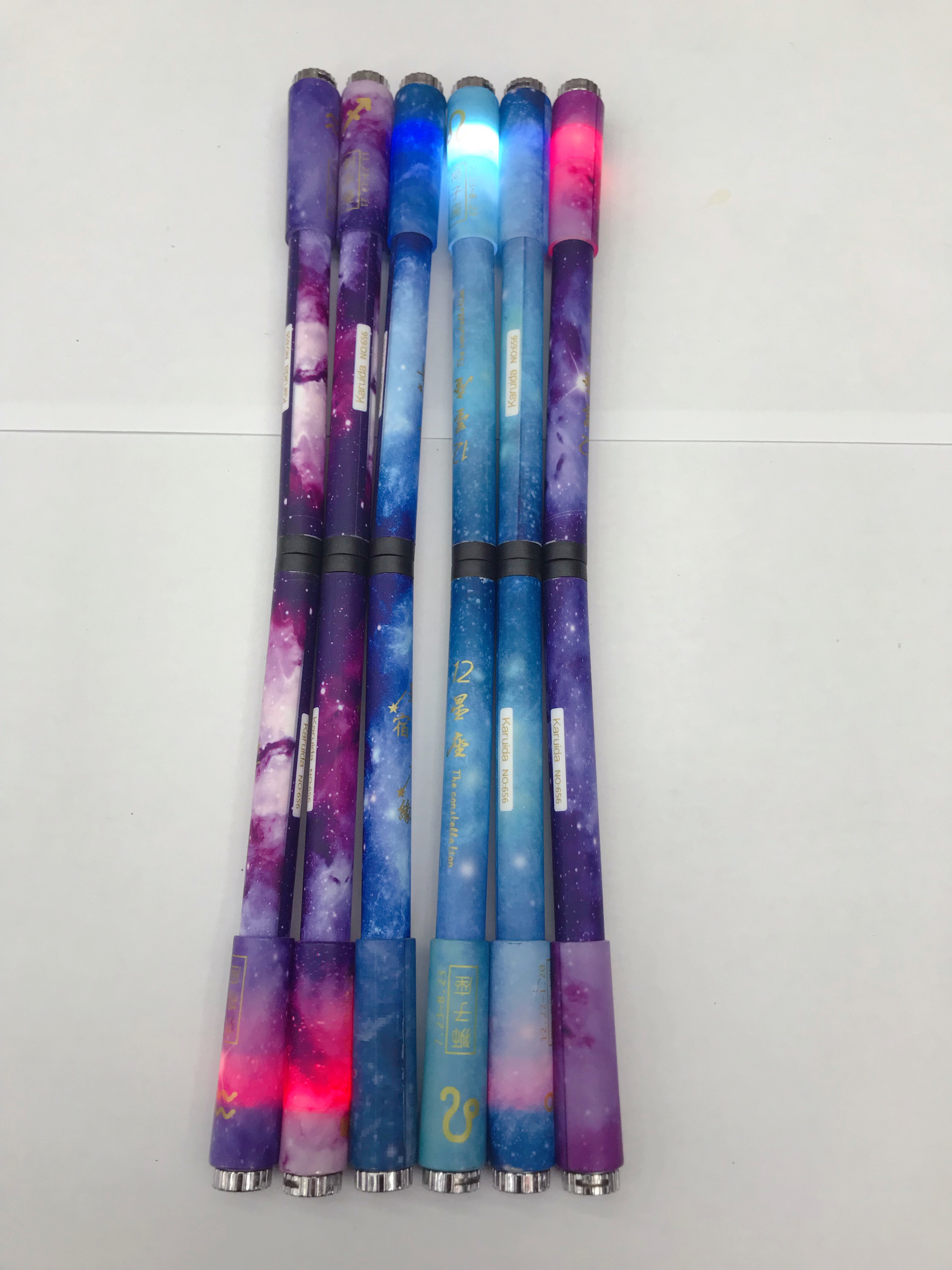 适合中小学生书写使用的十二星座带灯转转中性笔产品图