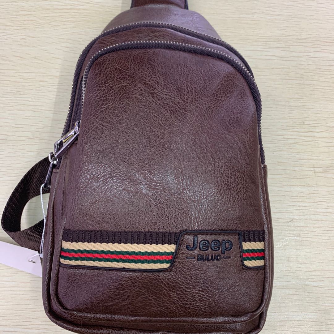 高档时尚PU皮男士斜挎多功能包