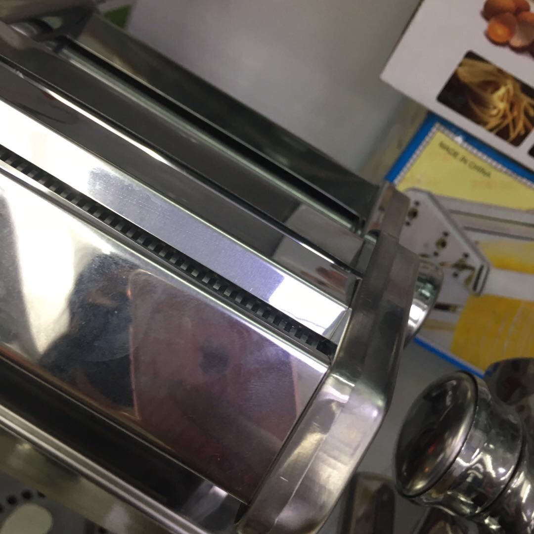 The 201 food-grade stainless steel household small noodle press is only for foreign trade export Specification image