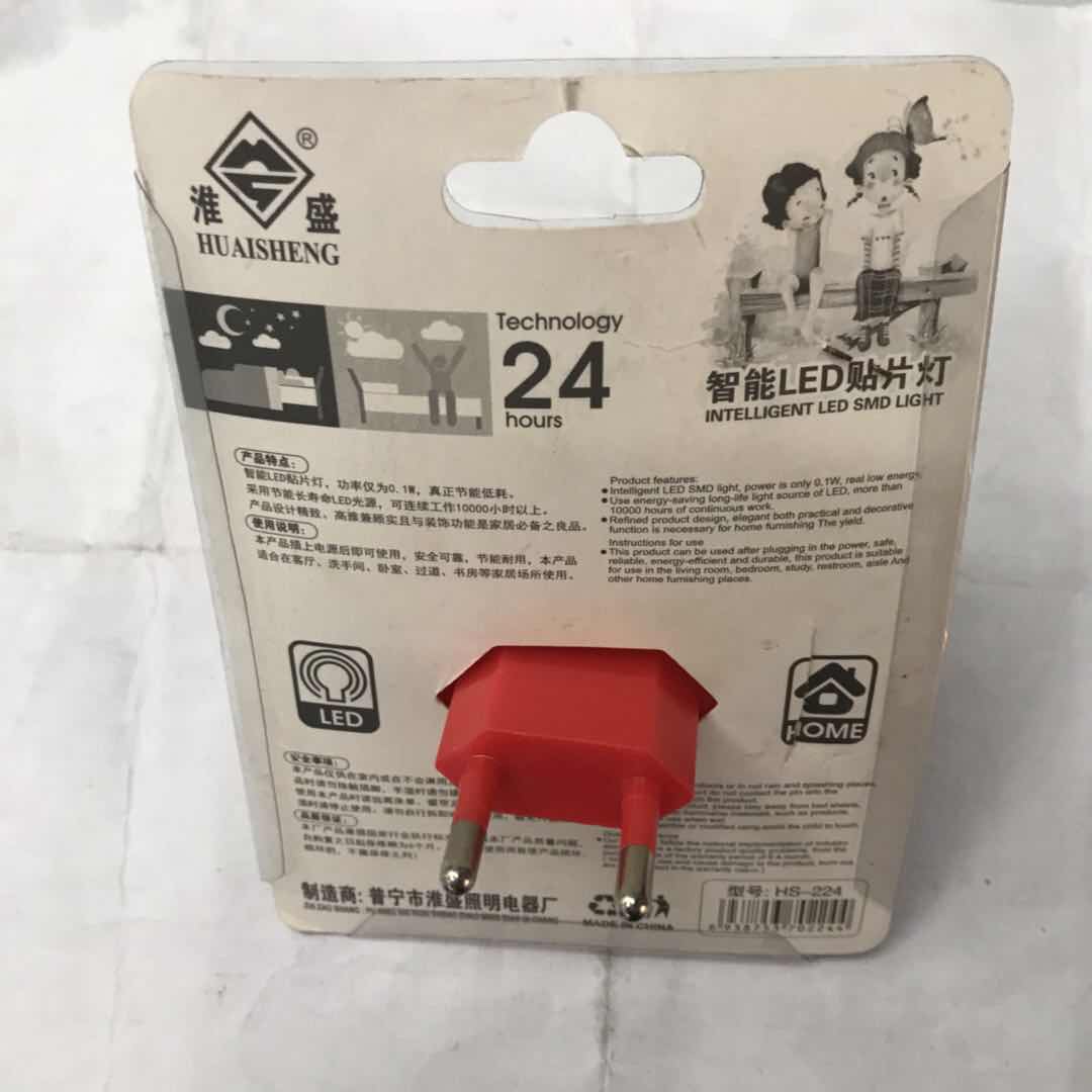 外贸草莓迷你小夜灯LED小夜灯声控充电池式家用夜间无线过道壁灯起细节图