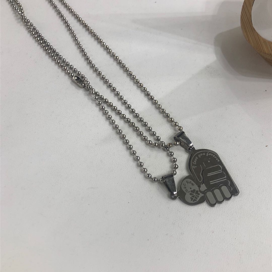 A fresh and elegant heart-shaped palm pendant necklace, anti-allergy, high-end, eco-friendly, versatile and trendy accessory Specification image
