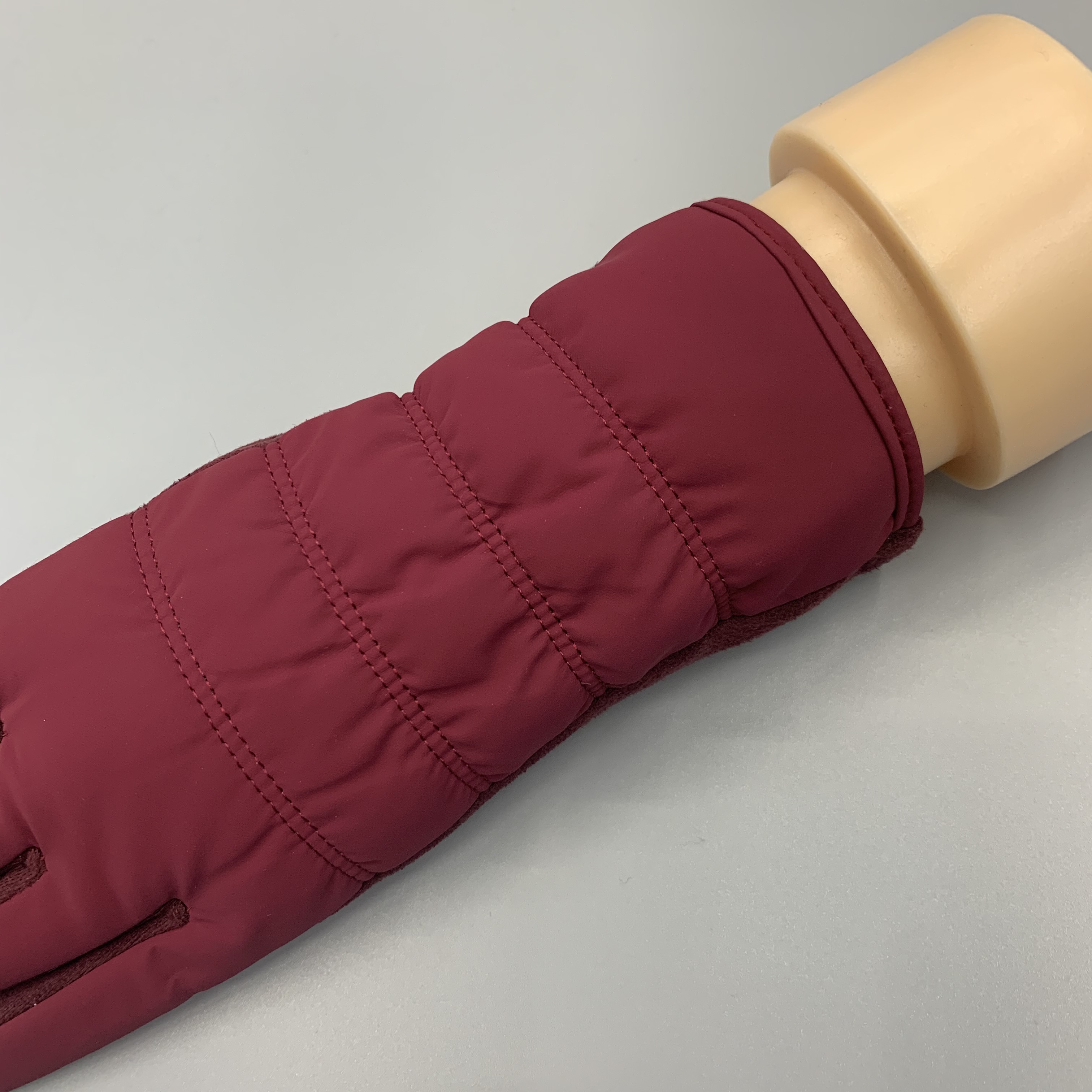 Exportación de comercio exterior elástico impermeable a prueba de frío a prueba de viento europa américa japón corea guantes mujeres invierno con pelusa y engrosamiento ciclismo guantes de motocicleta details Picture