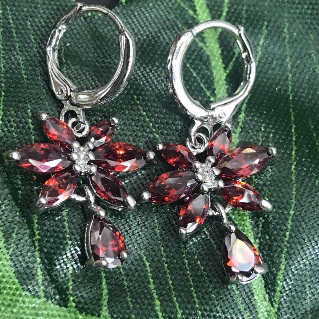 Retro red zircon earrings, long, super shiny, simple and elegant earrings for women