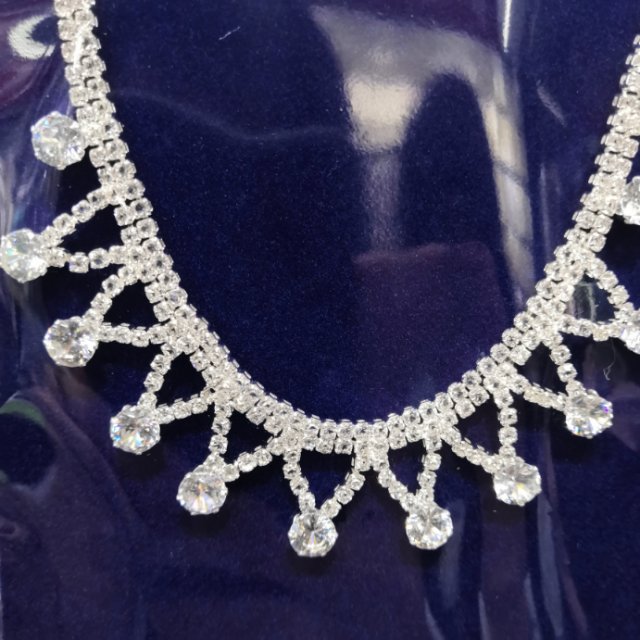 European retro necklace and earring set for brides, wedding dress, evening gown and jewelry box set details Picture