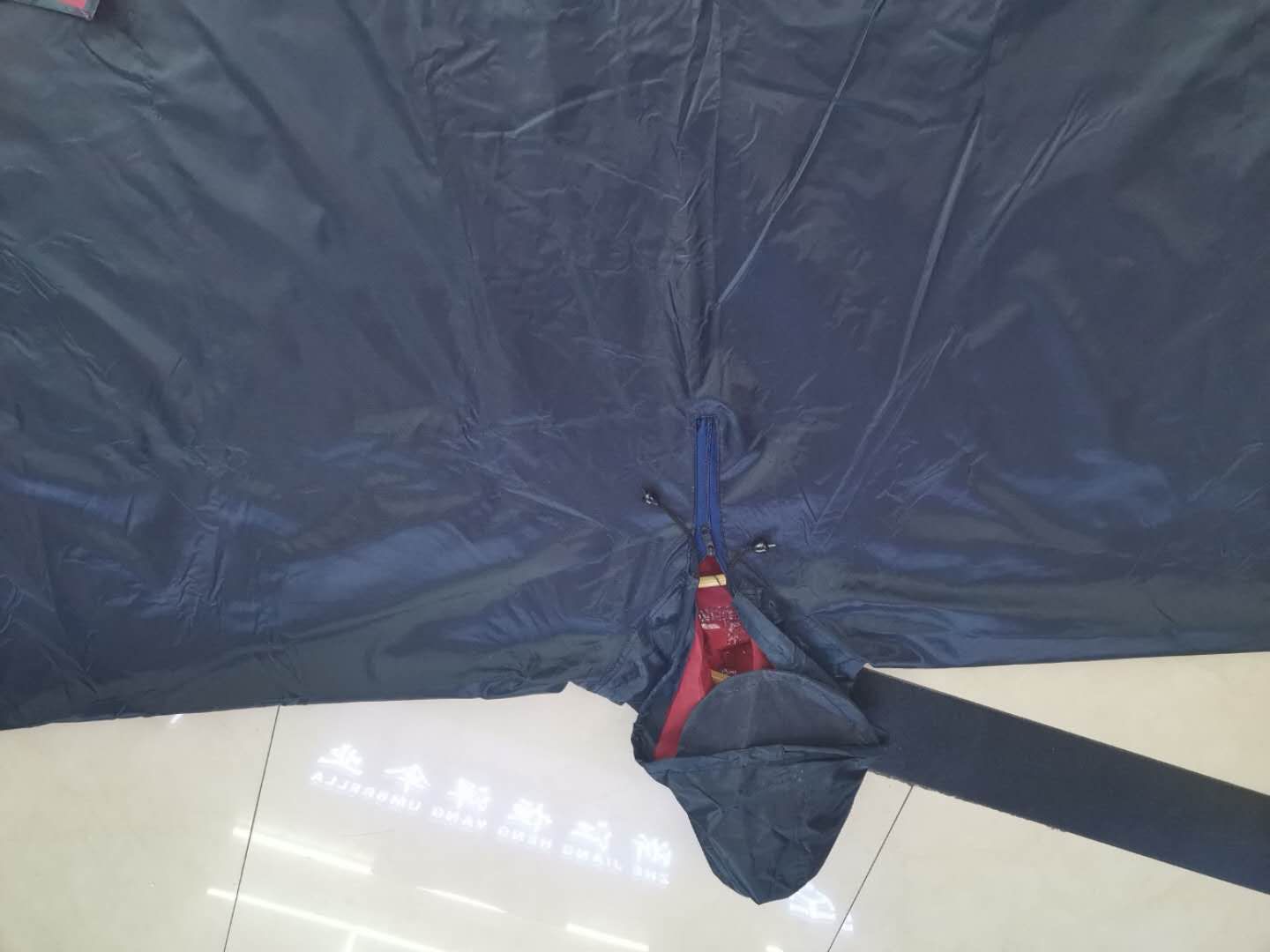 复合布方块雨披细节图