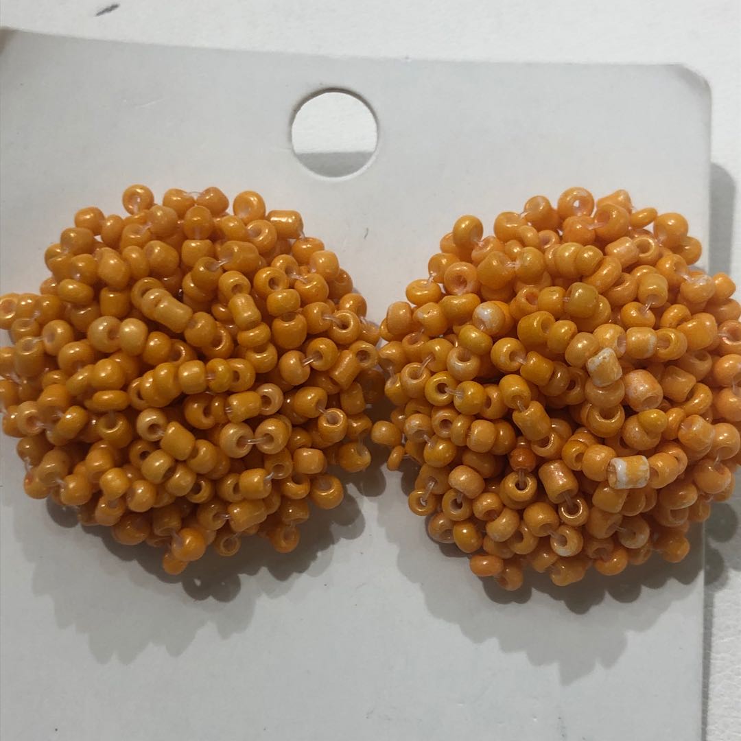 New round rice bead earrings, elegant ear hooks, anti-allergy accessories, simple and versatile accessories details Picture