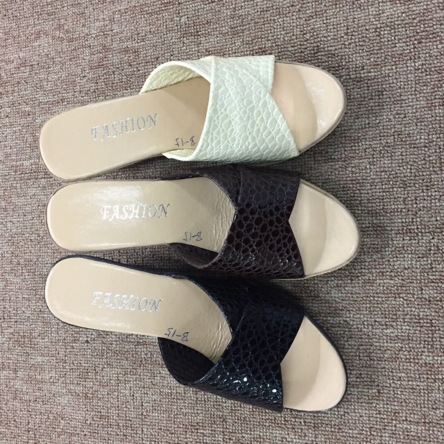 Spring sandals women 2020 new leather women's shoes fashion shallow mouth soft leather spring and autumn sandals thumbnail