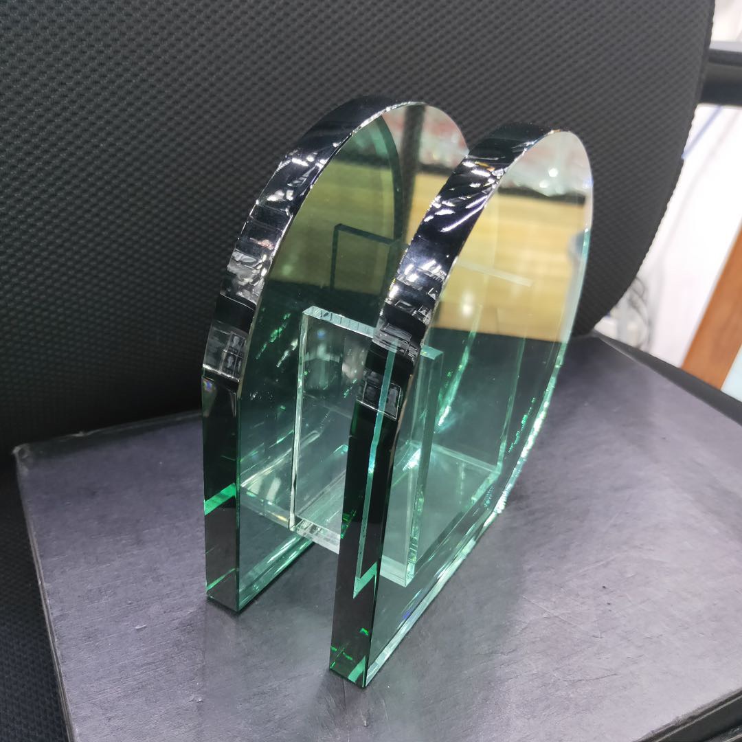 Factory direct sales of hollow light green crystal semi-circular vases details Picture