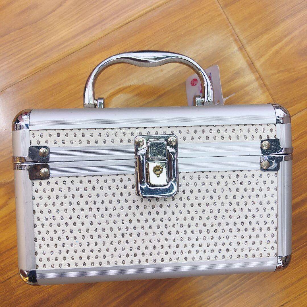 带锁手提化妆箱首饰盒图