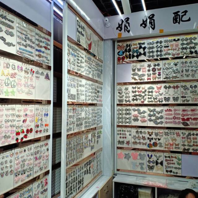 Yiwu Juanjuan Accessories Store