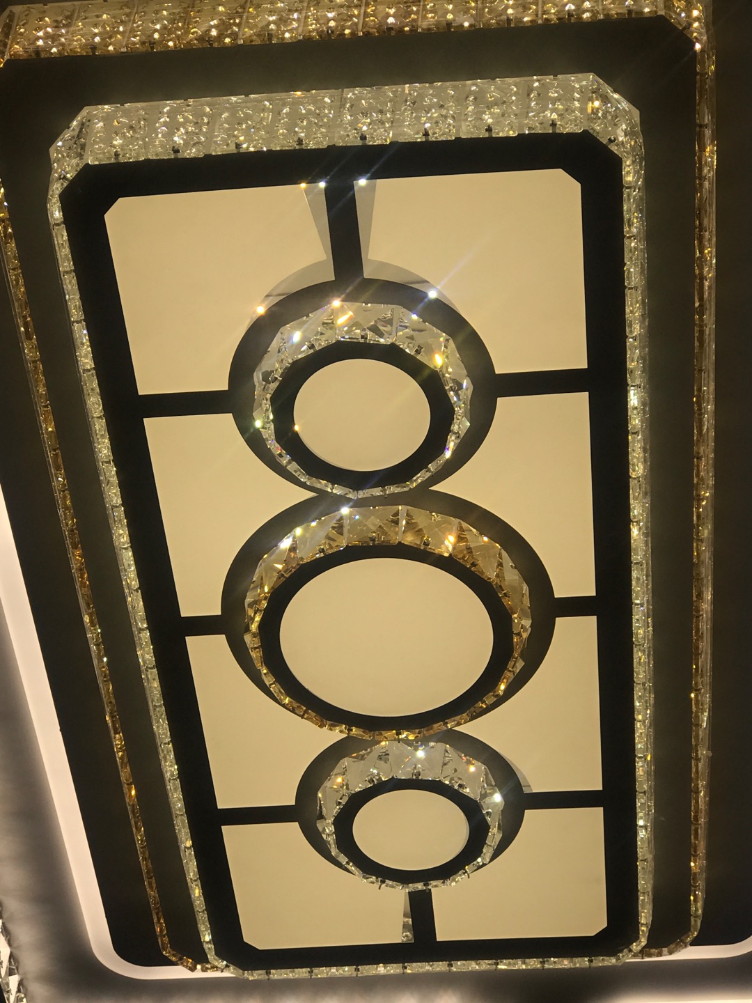 Modern pure crystal LED ceiling lamps under the Four Seasons Lighting brand details Picture