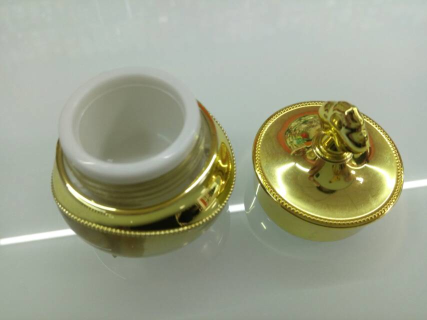 Pet Material 5G Dispenser Bottle Face Cream Bottle Skin Care Bottle Gold And Small details Picture