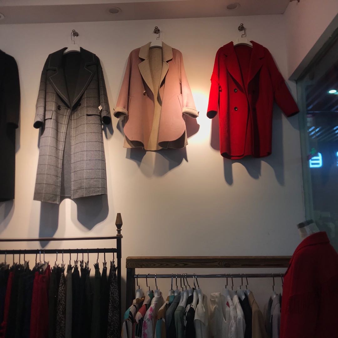 Alan makes clothes describe pic - 1