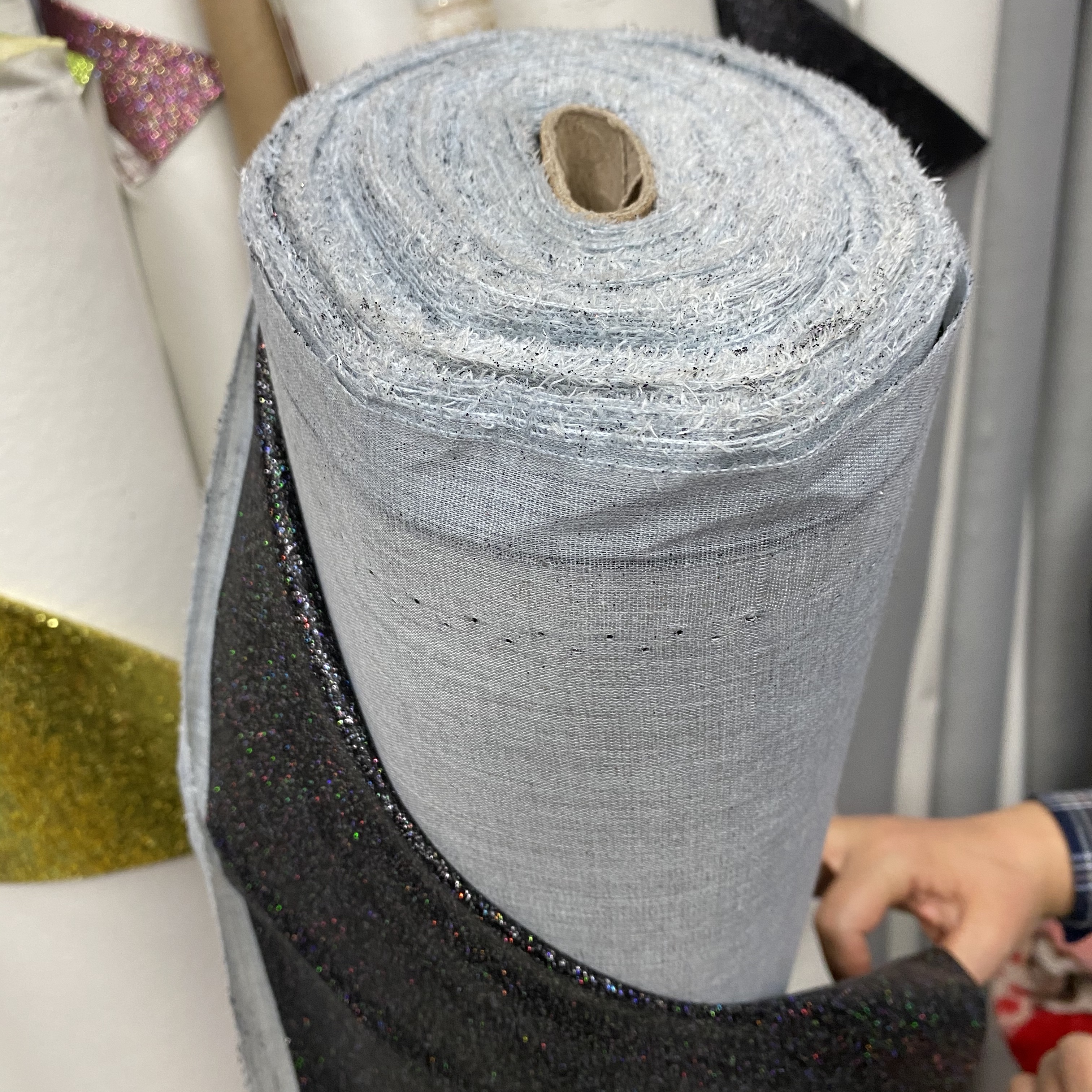 厂家直销格力特面料 金葱闪粉皮革化妆包服装饰品格利特面料产品图