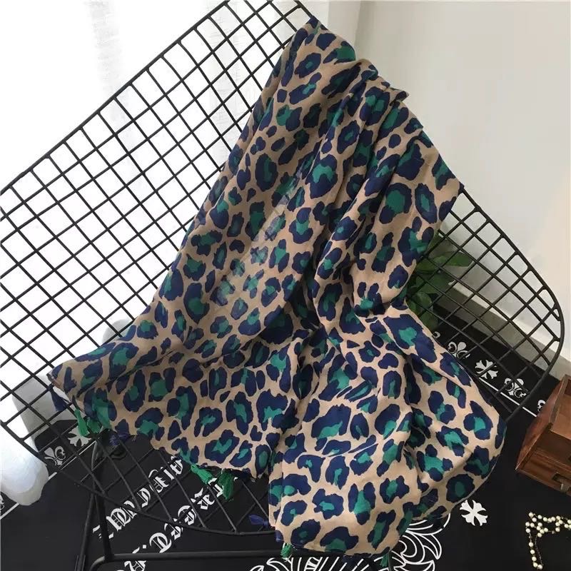 Leopard Print Scarf Long Silk Scarf Temperament Lady Fashion details Picture