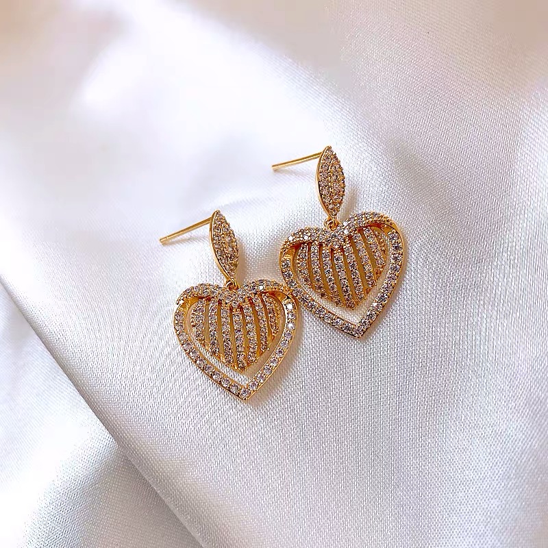 Heart-shaped stud micro-set high-end earrings