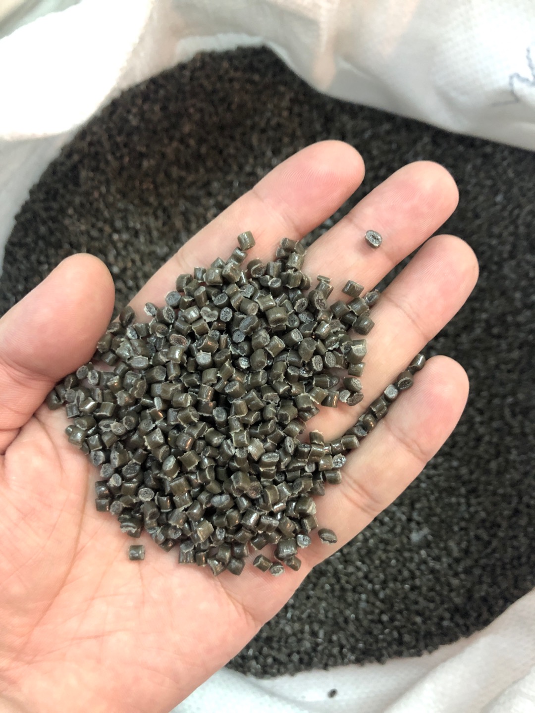Yingtong Plastic Grayish-green Small Particles three-stage high-pressure (recycled material) details Picture