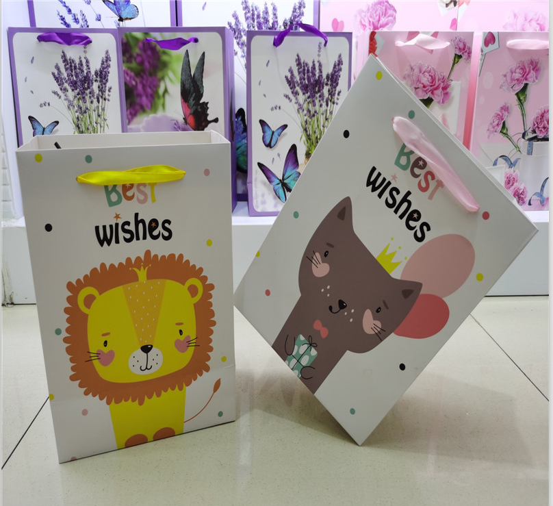 Children's Day fashionable classic gift bags, cute cartoon gifts, gift bags, handbags, paper bags, birthday packaging customization details Picture