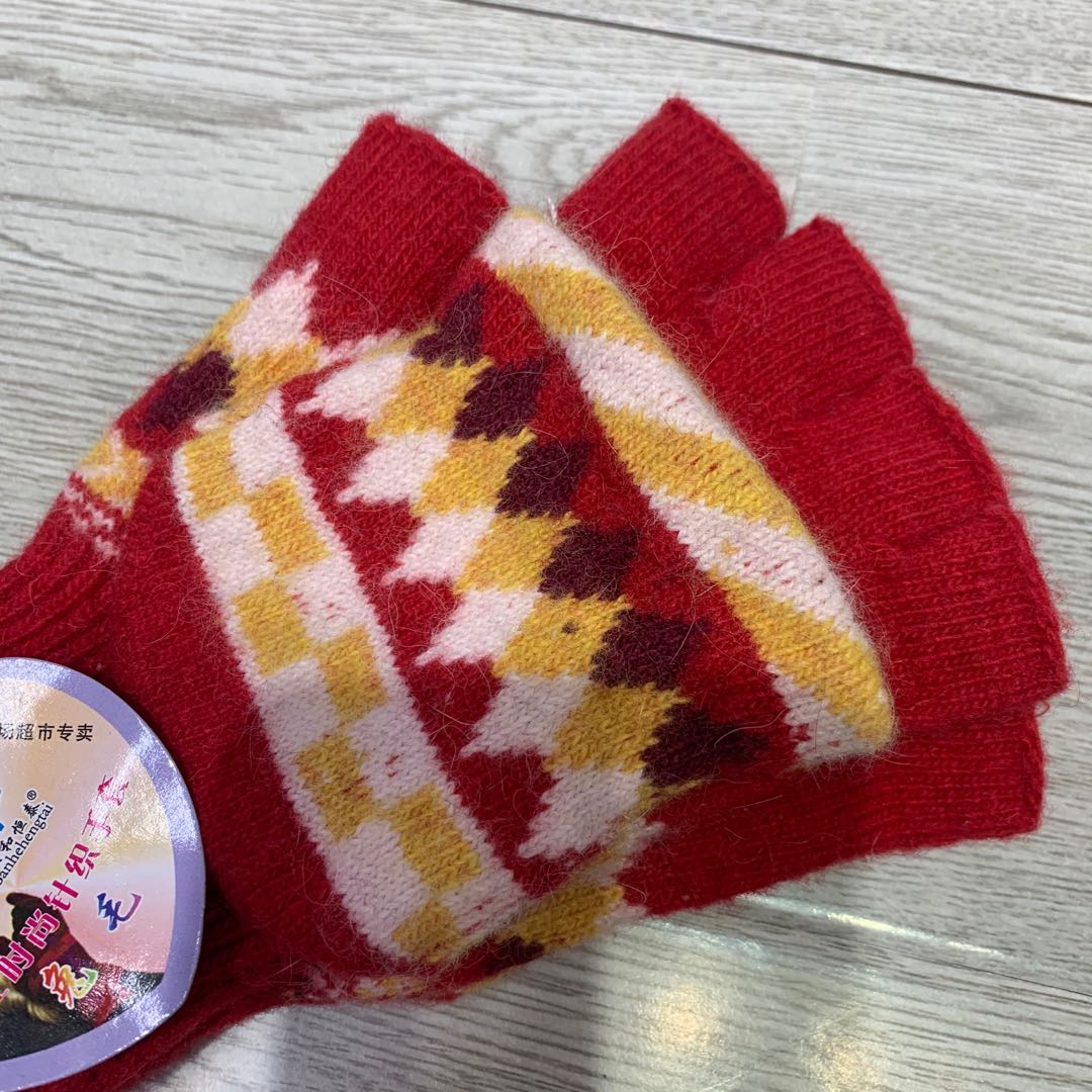 Sanhe Hengtai Winter cold-proof striped gloves, rabbit fleece rhombus-shaped gloves, half-finger-flip gloves, snowfall warm knitted gloves, minimum batch of 360 yuan per box, mixed colors details Picture