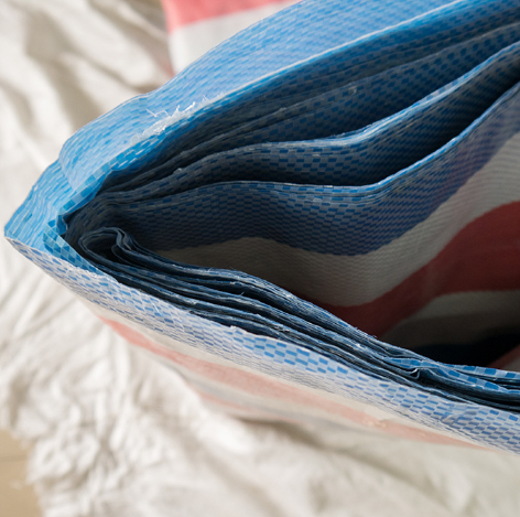 PP单覆膜好丙料彩条布 三色防水篷布工程包装防尘防雨布产品图