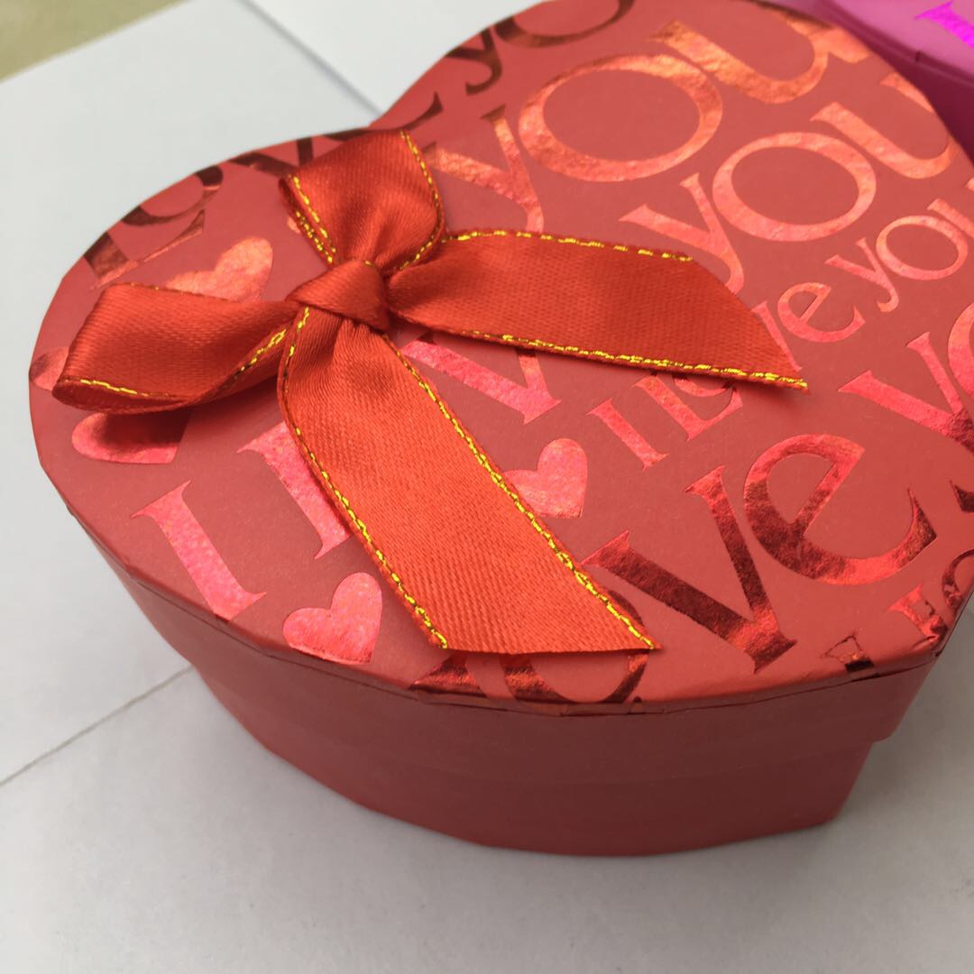 可定制心形红色喜庆礼品盒浪漫情人节礼物盒产品图