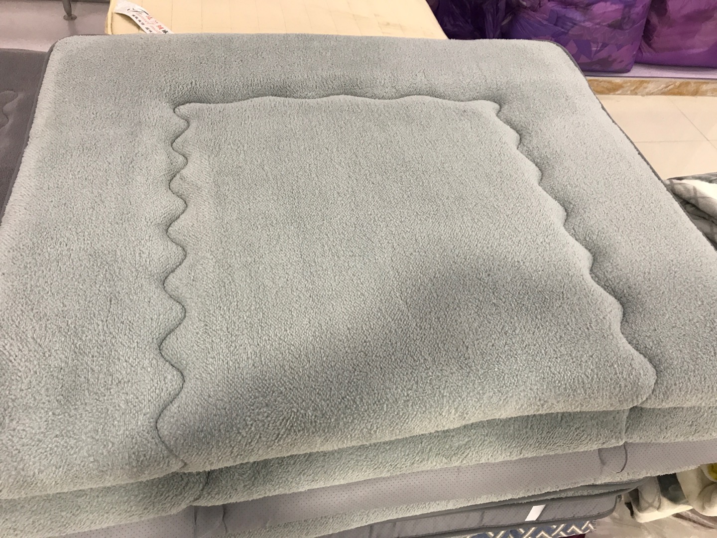 Solid color soft and comfortable sleeping Kewei premium mattress details Picture