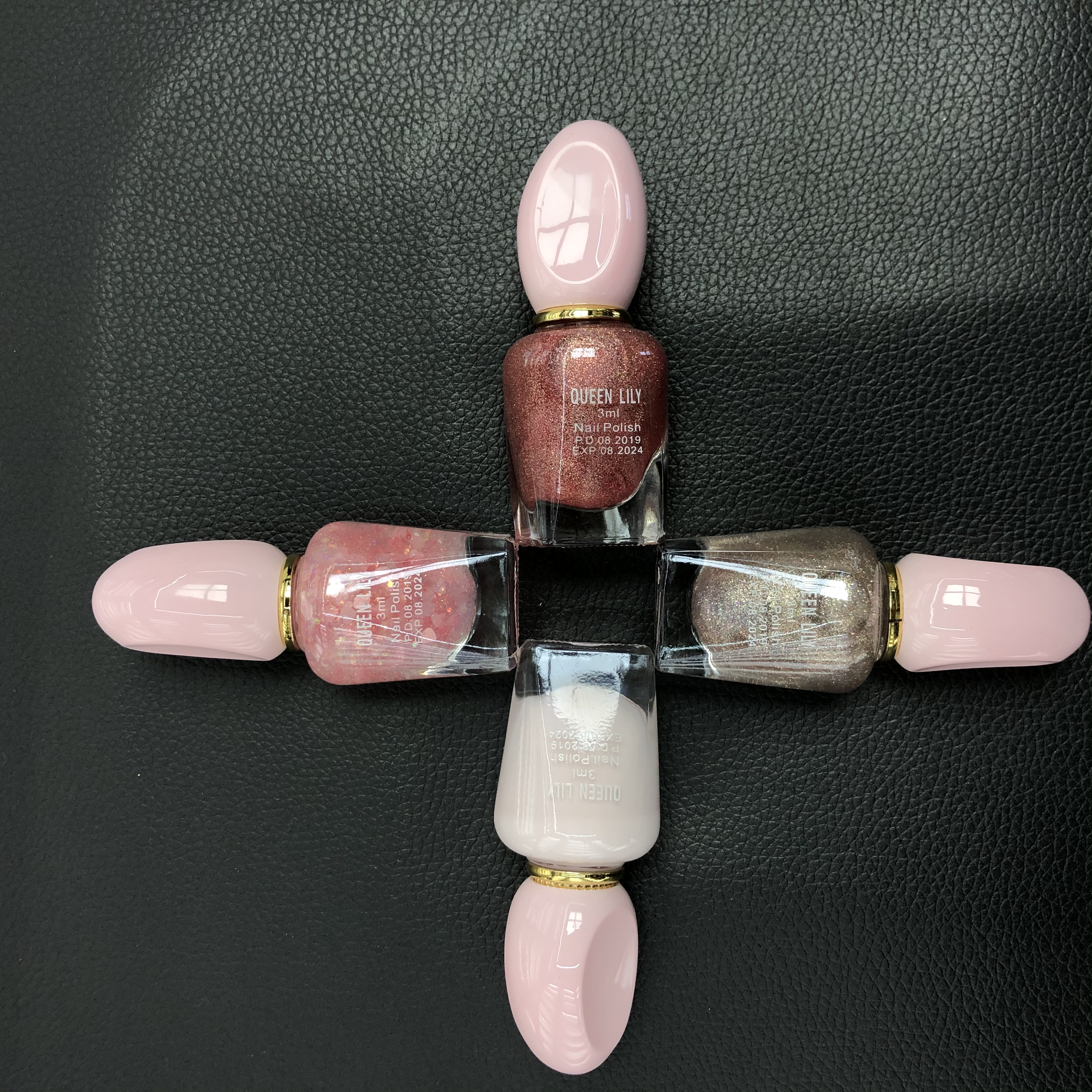 The fashionable and colorful nail polish comes in a rich variety of colors, allowing you to freely choose and combine them