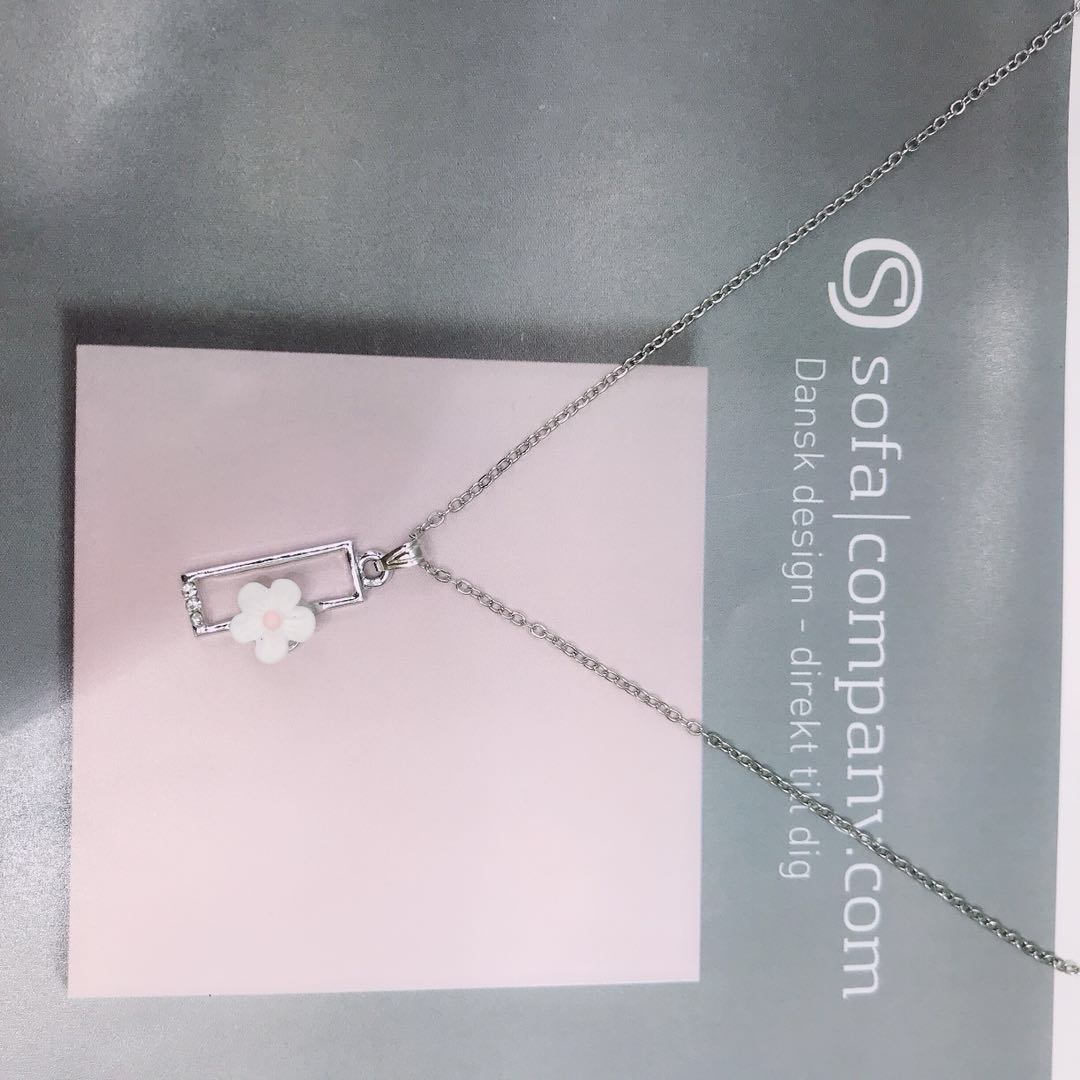 小清新网红项链女韩版简约花朵短款锁骨链甜美气质学生礼物项链