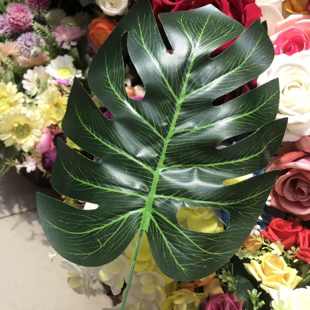 游戏周边/海螺装饰品/红缨枪/美女锌合金小宝剑/家居小物产品图