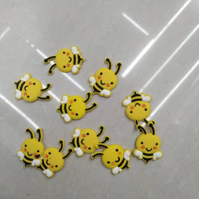 PVC soft rubber small bee hairpin headwear accessory Specification image