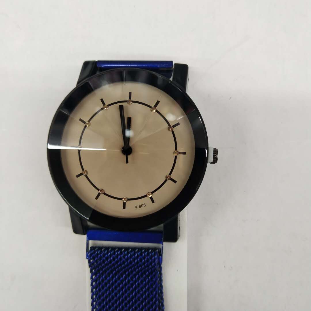 Trendy and fashionable men's quartz watches and adult watches details Picture