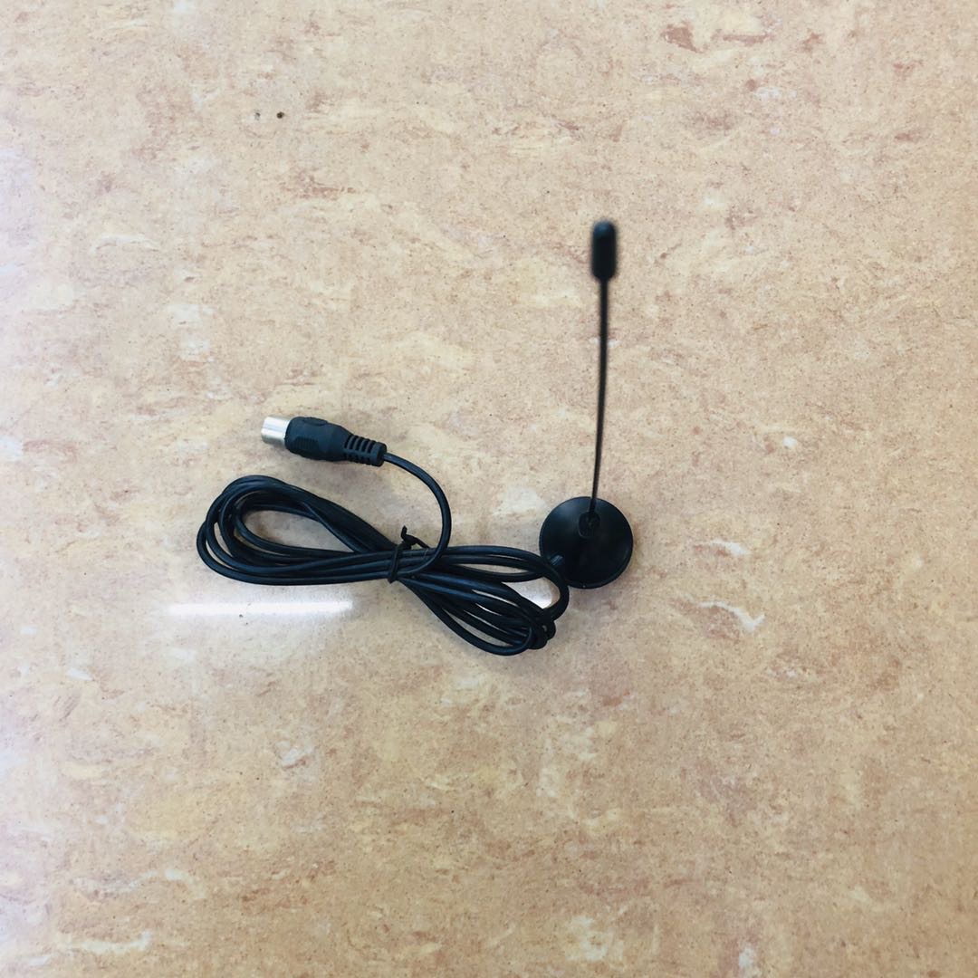 The antenna of the car signal receiver can be stretched for convenient reception