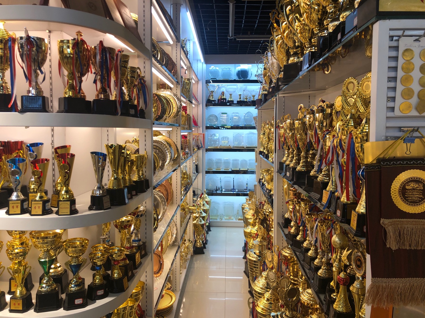 Golden Trophy (20-Year Factory Store) describe pic - 1
