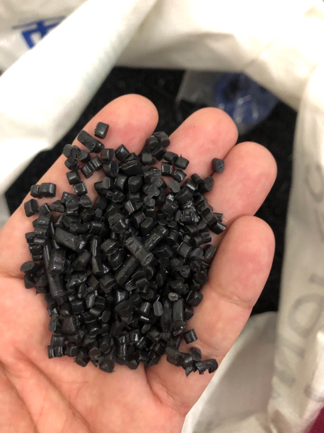Yanxia Plastic Black Small granular secondary high-pressure material (recycled material) details Picture