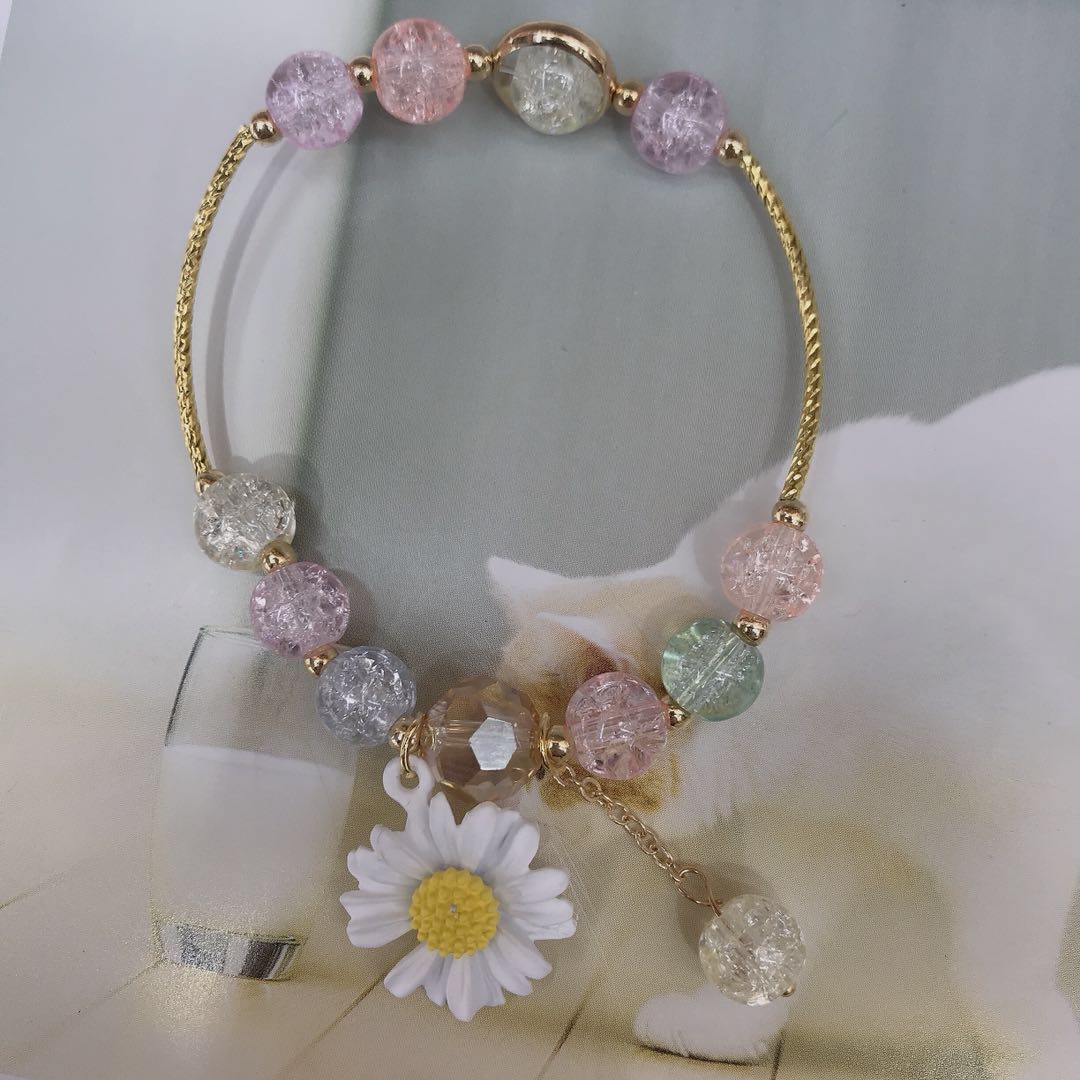White temperament versatile little Daisy bracelet fresh girl student forest chain web celebrity sweet crystal bracelet full figure