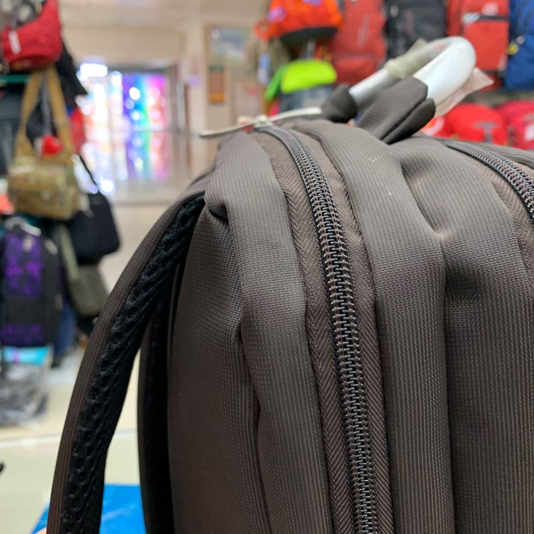 卡其色男士大容量书包背包登山包细节图