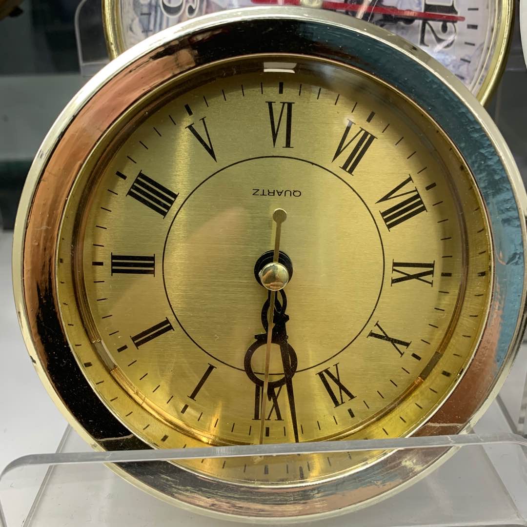 Yiwu good goods golden round atmospheric clock clock wall clock small wall clock electronic wall clock all gold