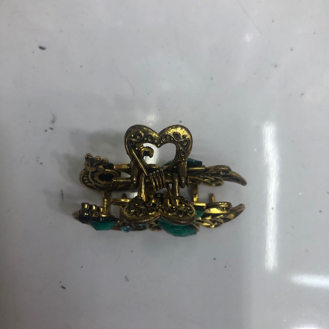 Close-up of Korean Retro Hair Clip detailing