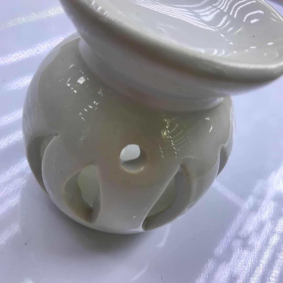 Creative white ceramic aromatherapy furnace process ornaments furnishing details Picture