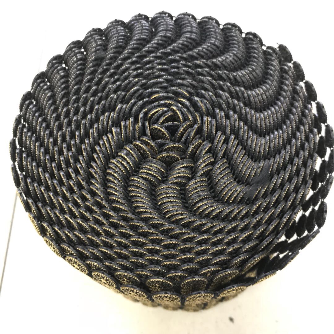 The newly printed shiny pattern of the golden circular wavy clothing accessory design details Picture