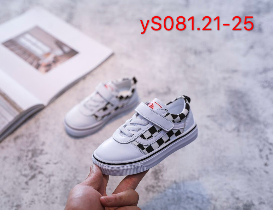 儿童时尚休闲鞋产品图