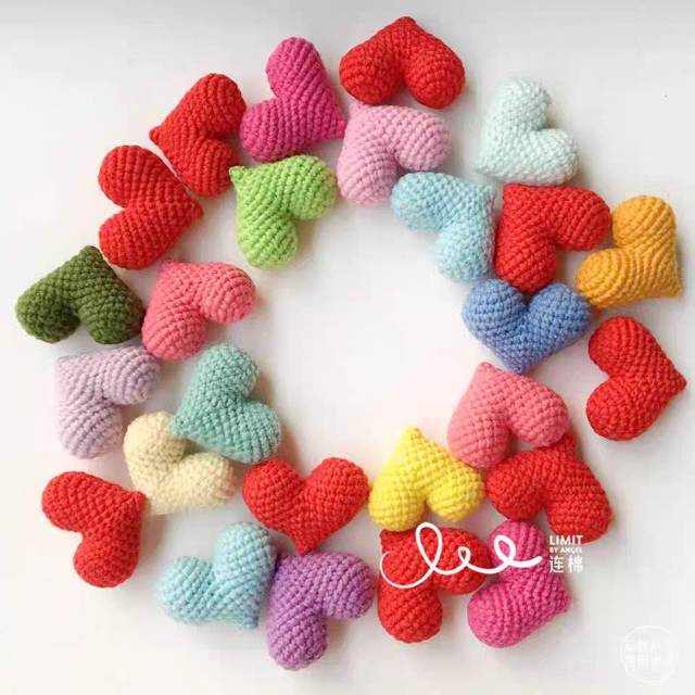 毛线DIY创意秋冬毛绒饰品原色不掉毛爱心毛球手豹纹桃心包包服装挂件产品图