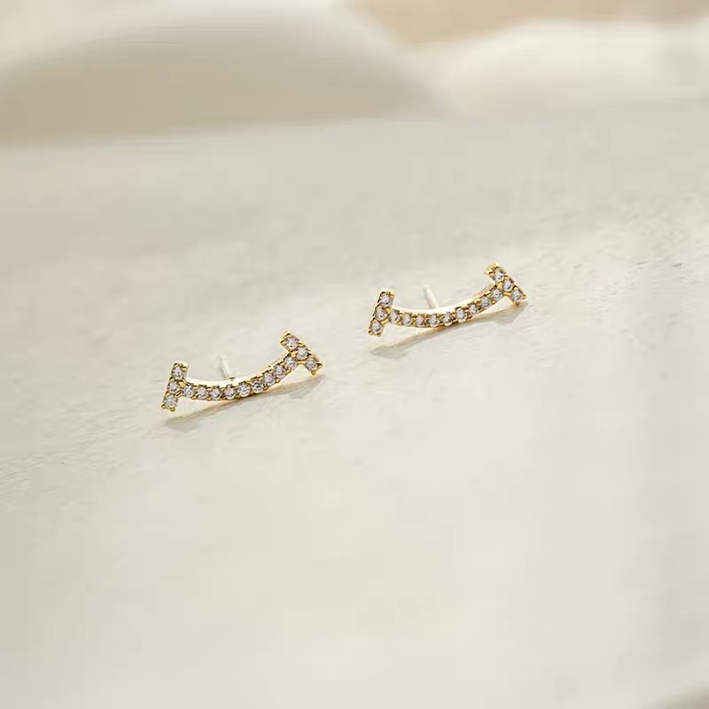 Exquisite Korean retro women's earrings, stud earrings, ear accessories, ear clips, C-shaped Han Han accessories