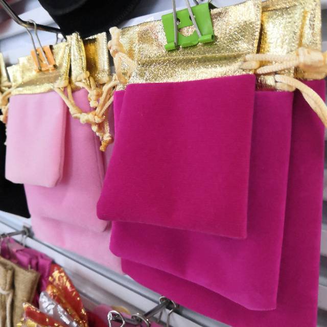 Wholesale of bags in stock, factory direct sales, custom-made wedding candy bags based on samples, plain color bags, velvet bags