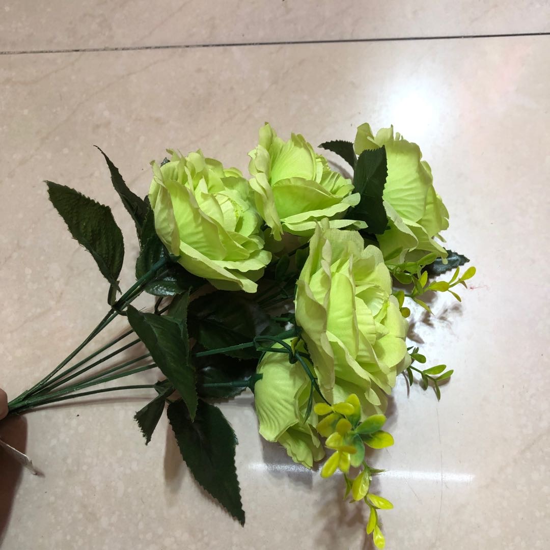 Hot-selling green artificial rose living room decoration shooting props details Picture