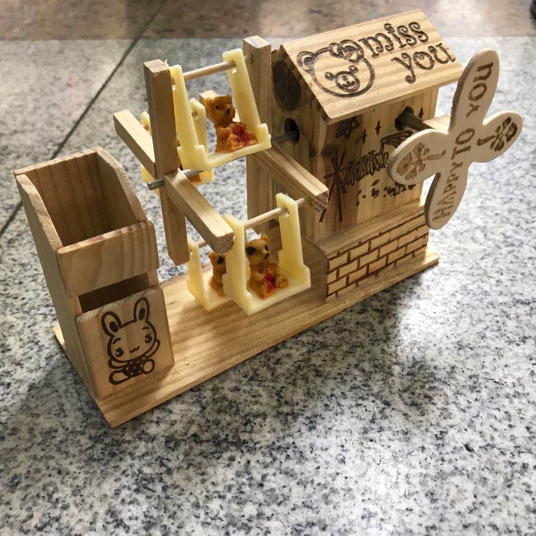 miss you, a family of wooden little squirrels, a large waterwheel with a house and a pen holder Specification image