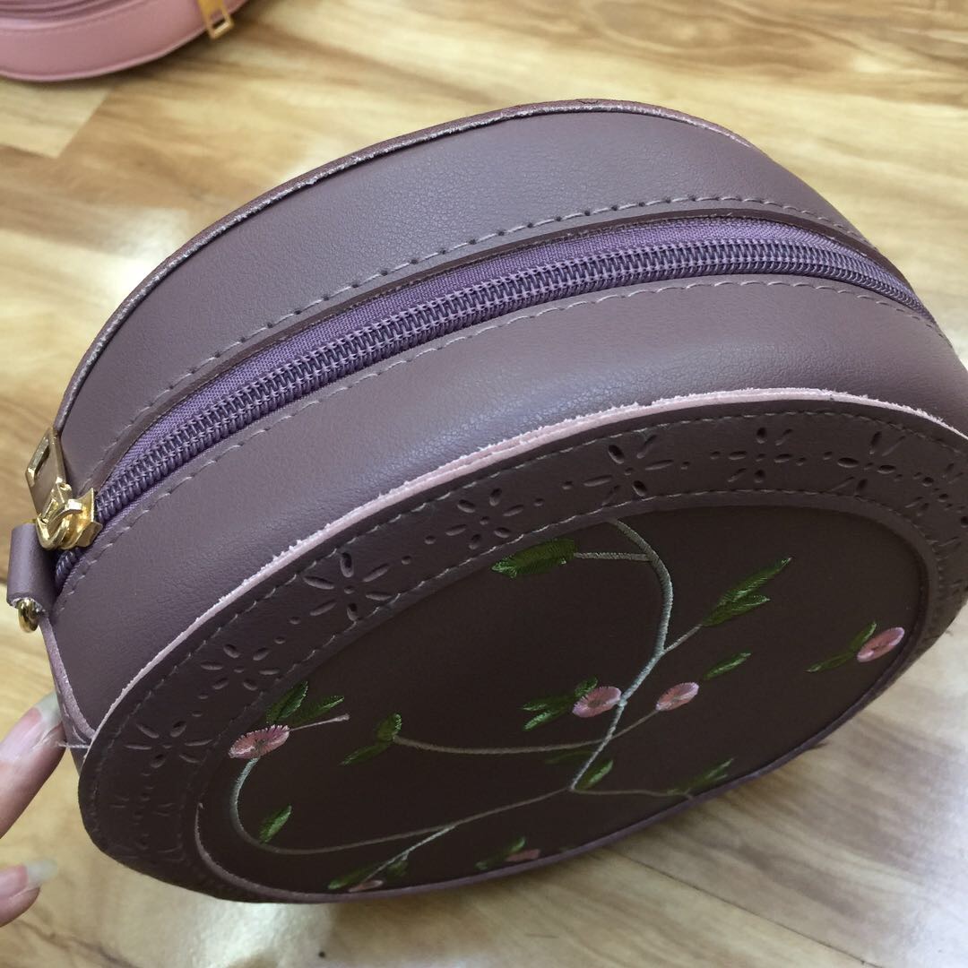 A small round bag for women with a slanted cross, retro high-end genuine leather, pure handcrafted cowhide engraving, Tang grass hand-held shoulder bag trend details Picture